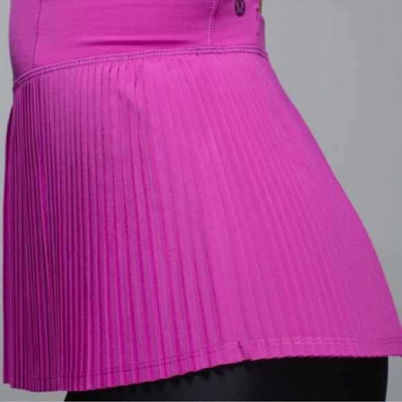 Lulu City Tank Sz 12 Large. Magenta. Sweat wicking, 4way stretch, CoolMax fabric - Picture 6 of 6